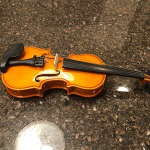 Kids' violin 1/16 -- barely used